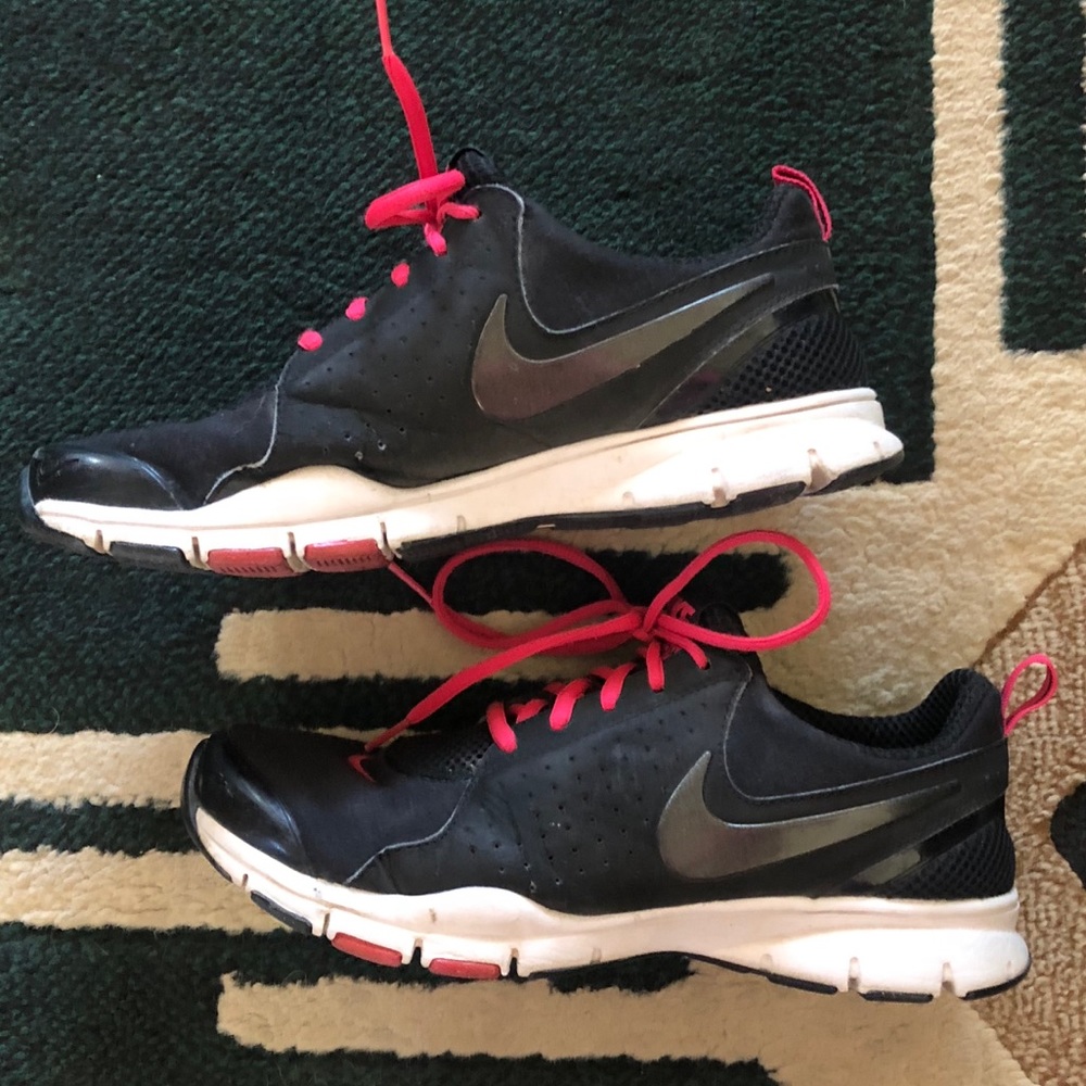 Nike tennis shoes